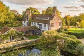 Spectacular thousand year old Medieval manor house - Flemings Hall